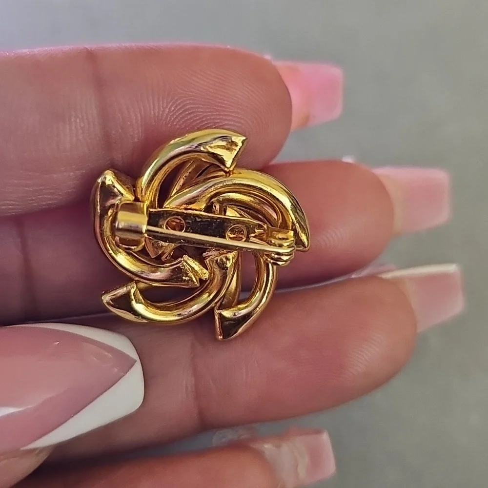Vintage Pinwheel Flower Brooch